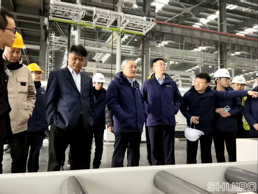 中聯(lián)重科總公司到重慶視察水泊生產(chǎn)線06 中聯(lián)重科總公司到重慶視察水泊生產(chǎn)線06